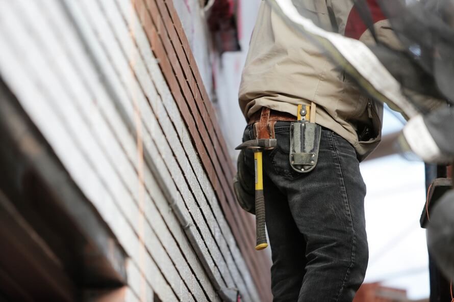 10 Questions to Ask Your Roofer Before You Hire Them